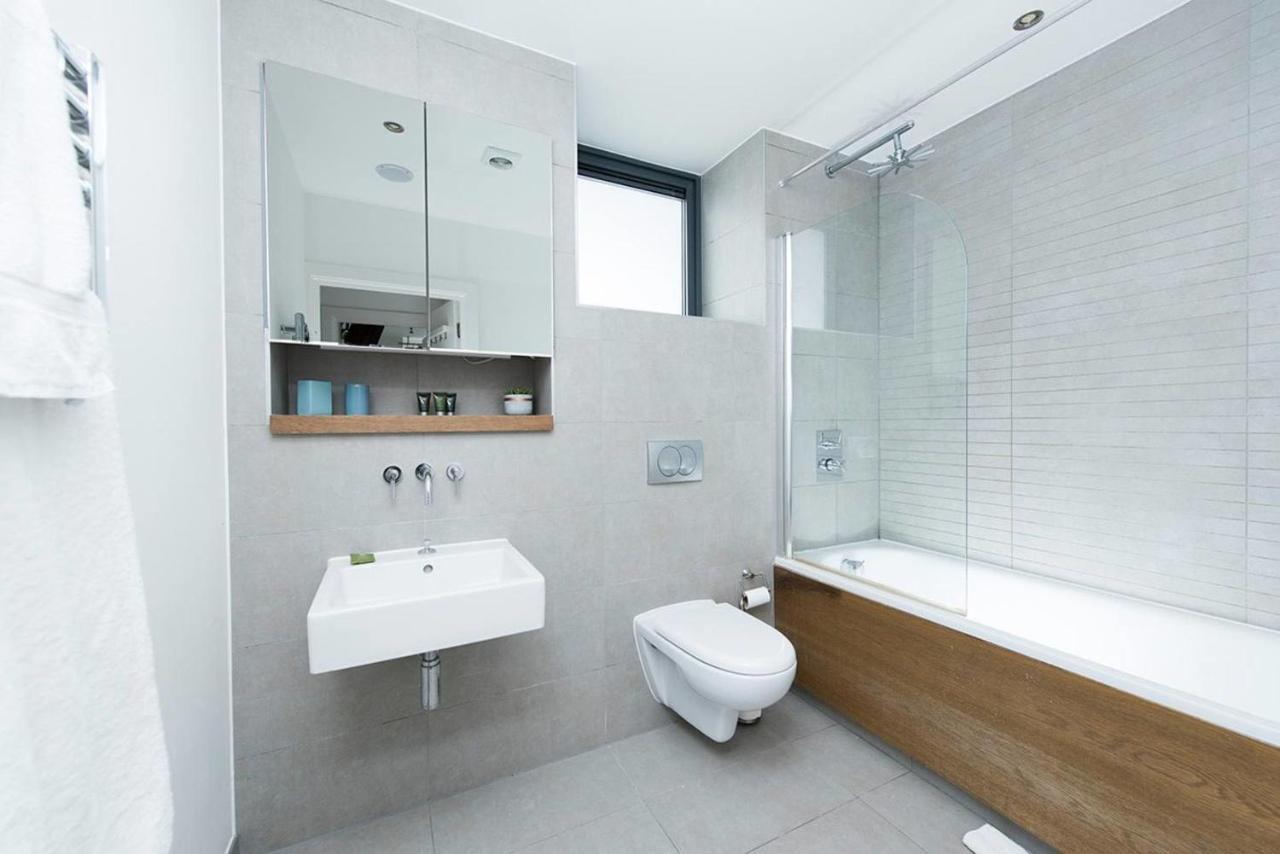 Stylish 2 Bedroom Flat With Balcony In Londyn Zewnętrze zdjęcie