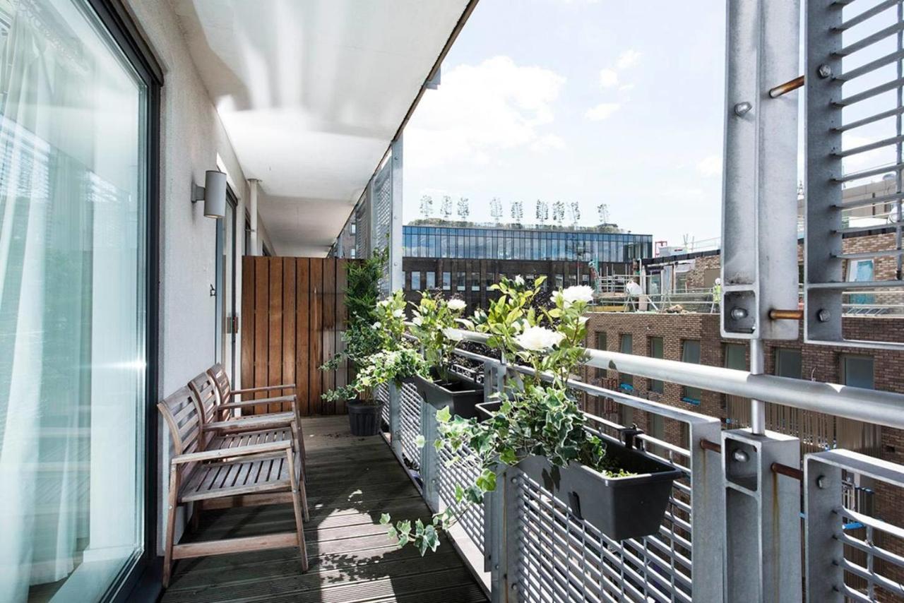 Stylish 2 Bedroom Flat With Balcony In Londyn Zewnętrze zdjęcie