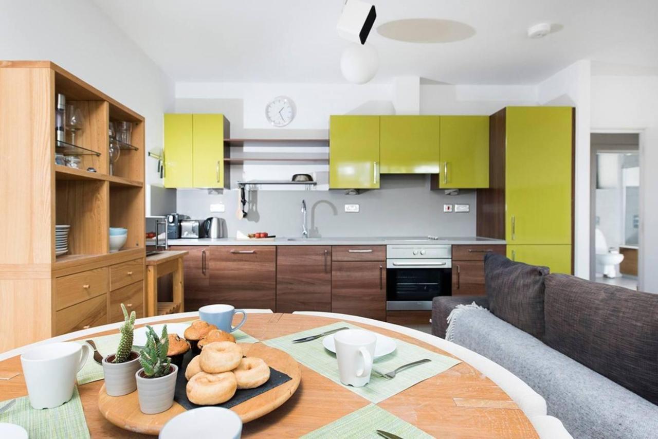 Stylish 2 Bedroom Flat With Balcony In Londyn Zewnętrze zdjęcie